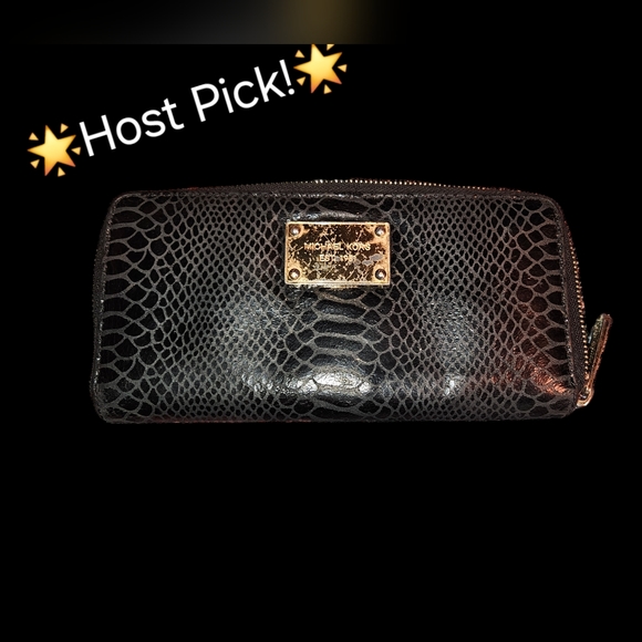 Michael Kors Handbags - 🌟HP🌟 Authentic Michael Kors Continental Wallet